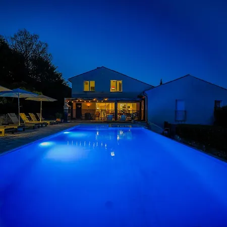 Maison 11 Personnes Avec Piscine 14 M Et Grand Terrain
