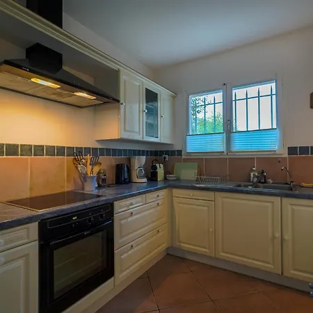 Villa Maison 11 Personnes Avec Piscine 14 M Et Grand Terrain *